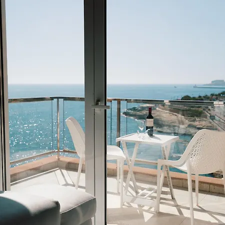 Stylish Seafront Duplex With Breathtaking Views * Σλιέμα