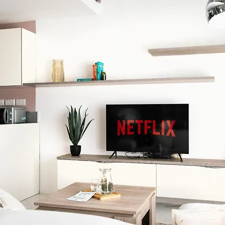 Stylish Seafront Duplex With Breathtaking Views 아파트 *